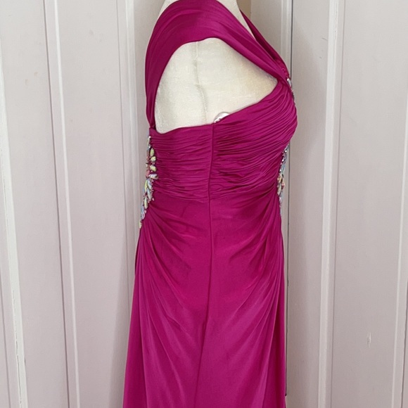 Night Moves•Prom Dress - Picture 4 of 14